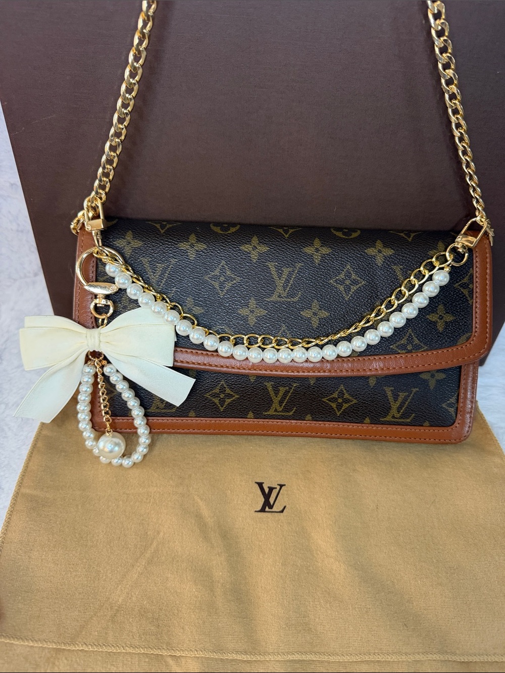 Authentic Louis Vuitton Dame Monogram Clutch